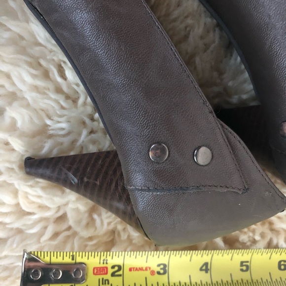 Taupe grey buttons Studded kitten heels pumps - Picture 6 of 6